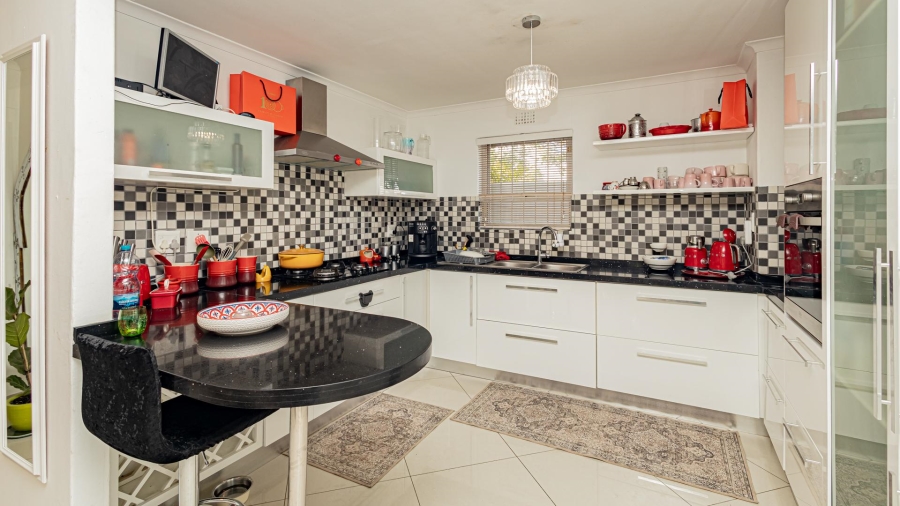 3 Bedroom Property for Sale in Sunningdale Western Cape